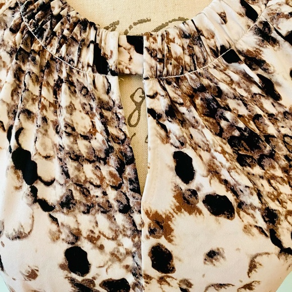 Stylish Women's Animal Print Belted Top Size Medium - Picture 3 of 8